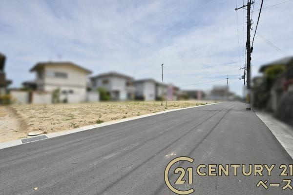 大和郡山市矢田山町　１号地　建築条件なし土地の前面道路含む現地写真|■現地撮影写真■広々とした前面道路で駐車も楽々！
