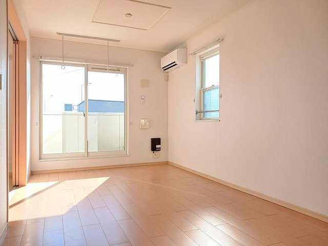 ロベスト・イリーデⅠの居間・リビング