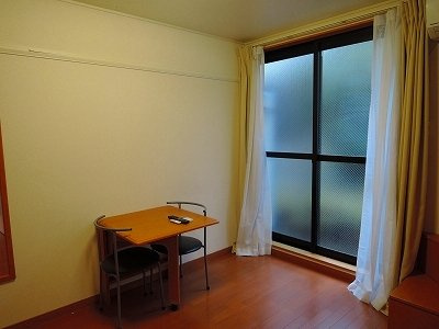 レオパレスオズメゾンの居間・リビング