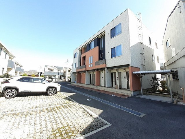 ローズコートの駐車場