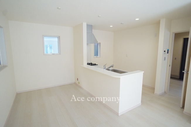 【内観：施工例】 | 東住吉区住道矢田4丁目　【1号棟/全4棟】 | 【同社による同仕様の施工例】対面式のカウンターキッチンです♪