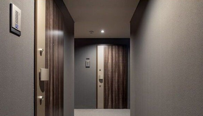 コンポジット新宿柏木の玄関