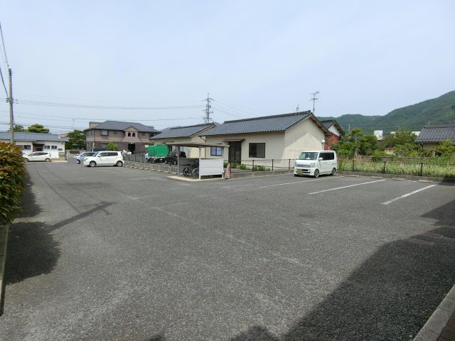 ローブレＴ・Ｋの駐車場