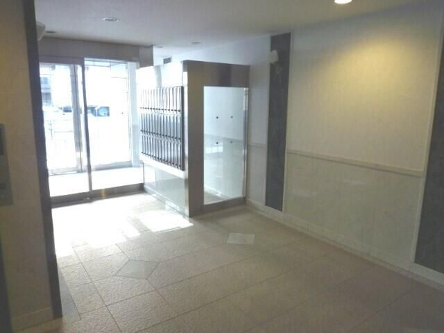 アバン・パルク横浜のエントランス