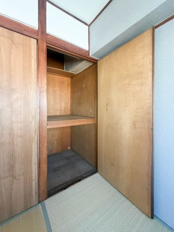 五番町ハイツ　B棟の収納|大きなものも収納できそうです