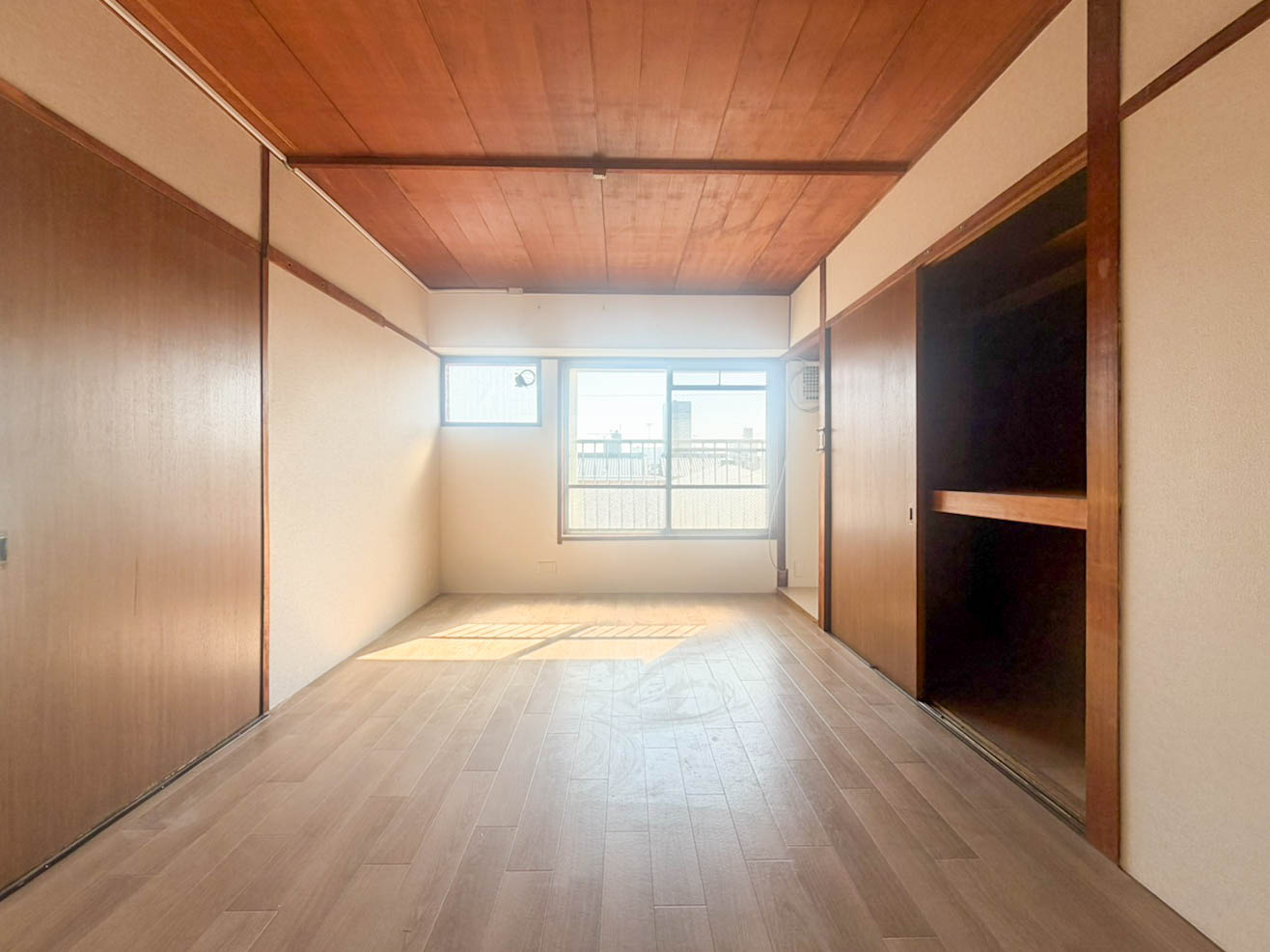 五番町ハイツ　B棟の居間・リビング|使いやすい居間です