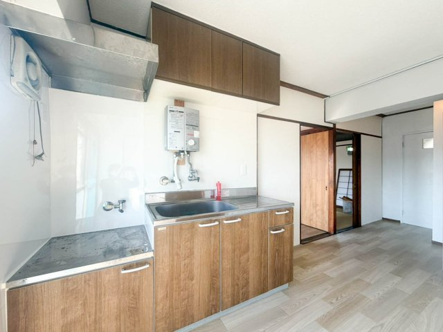 五番町ハイツ　B棟のキッチン|コンパクトなキッチンで掃除もラクラク