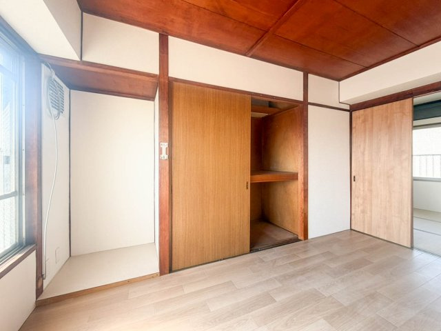 五番町ハイツ　B棟の収納|たっぷりとした収納スペースです