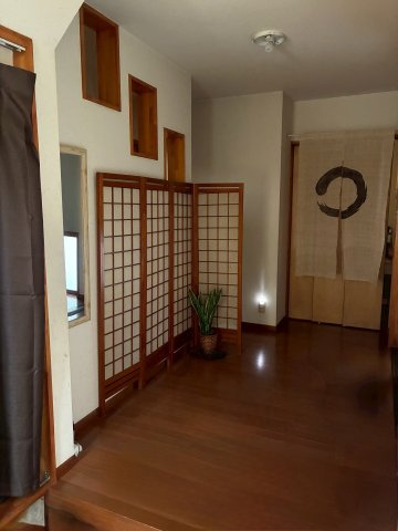 見附市下関町　土地建物（4棟）の居間・リビング