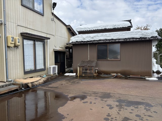 見附市下関町　土地建物（4棟）の駐車場