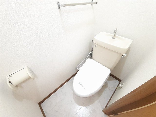 ラズベリーハイツのトイレ|コンパクトで使いやすいトイレです