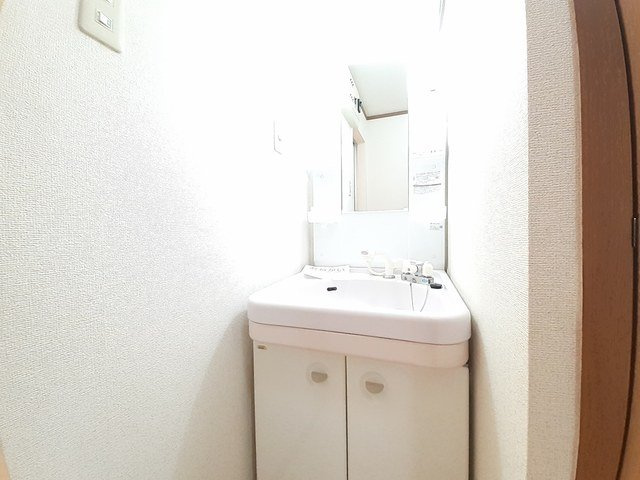 ラズベリーハイツの洗面所|スペースが確保できる洗面所です