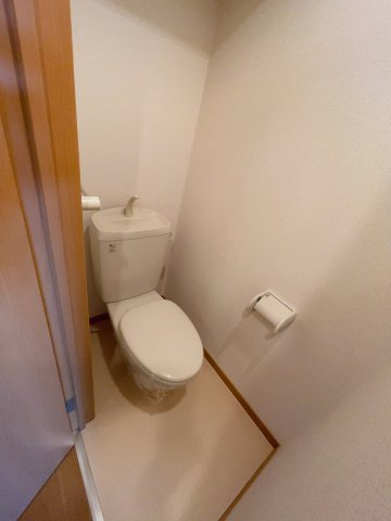 サウスヒルズ緑Bのトイレ|別部屋反転間取りのお写真となります。