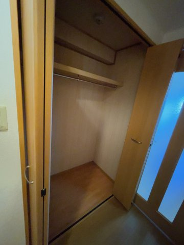 サウスヒルズ緑Bの収納|別部屋反転間取りのお写真となります。