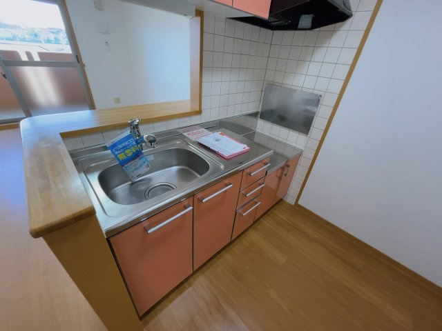 サウスヒルズ緑Bのキッチン|別部屋反転間取りのお写真となります。