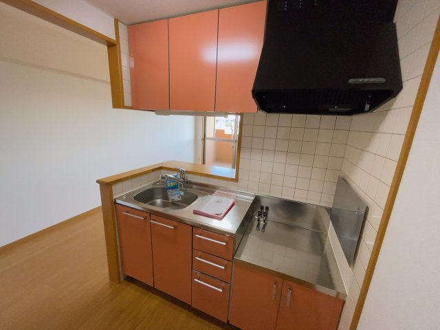 サウスヒルズ緑Bのキッチン|別部屋反転間取りのお写真となります。