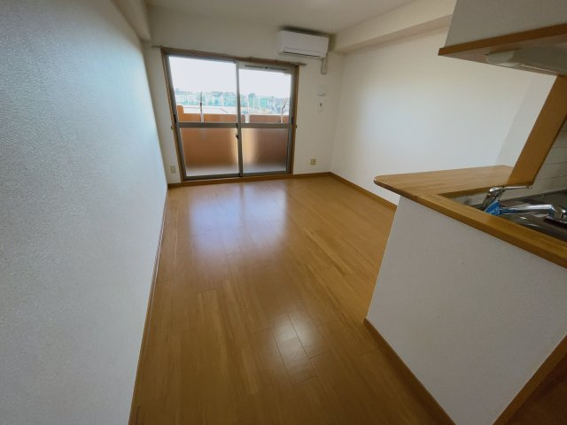 サウスヒルズ緑Bの内装|別部屋反転間取りのお写真となります。