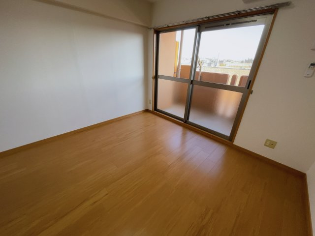 サウスヒルズ緑Bの内装|別部屋反転間取りのお写真となります。