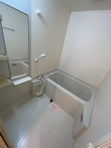 サウスヒルズ緑Bの浴室|別部屋反転間取りのお写真となります。