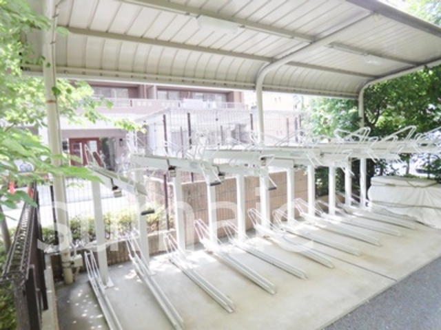 スパシエフィールドS新都心のその他共用部分|屋根付き駐輪場！