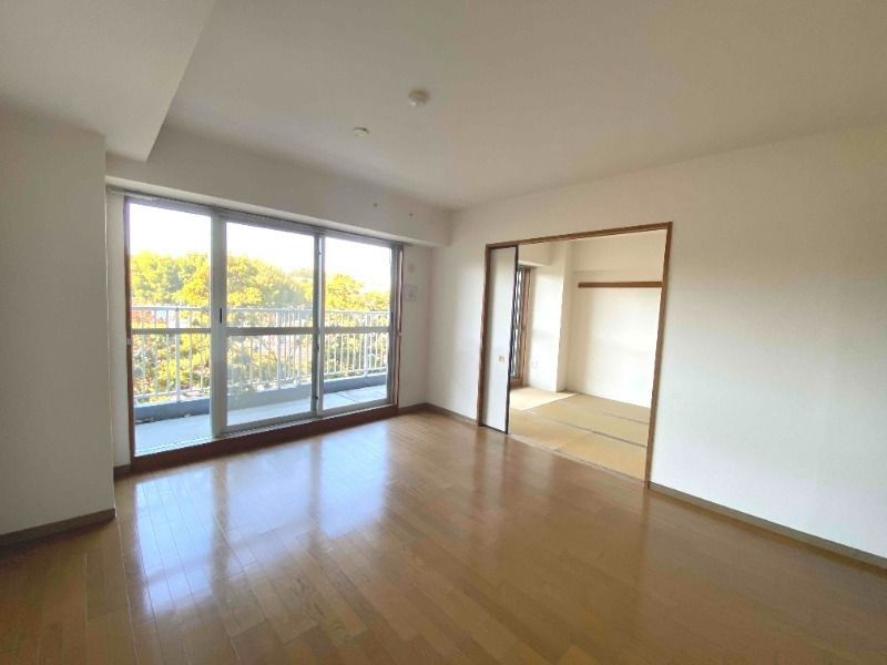 ディアパーク杉田南の居間・リビング