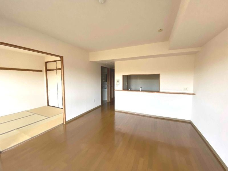 ディアパーク杉田南の居間・リビング