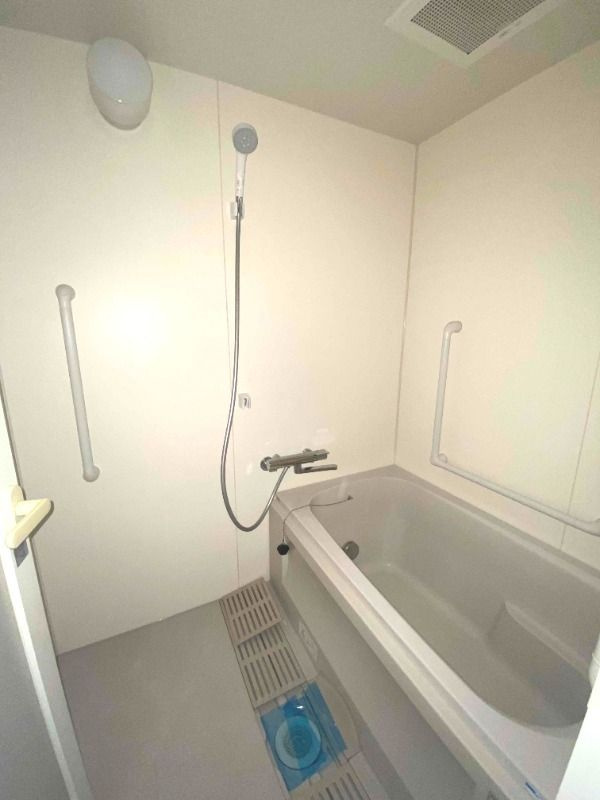 ディアパーク杉田南の浴室