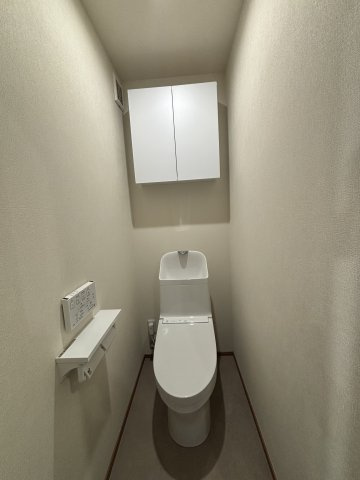 板倉マンションのトイレ|ゆったりとした空間のトイレです