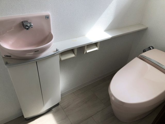 エスペロー平和台のトイレ|落ち着いた色調のトイレです