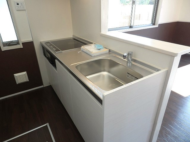 千種町戸建貸家　Ｃ棟のキッチン|お料理しやすいキッチンです