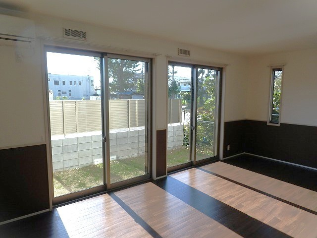 千種町戸建貸家　Ｃ棟の居間・リビング|リビングです