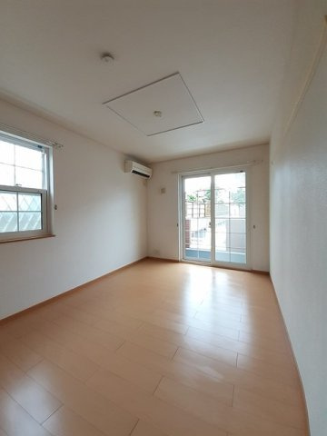 ピーノ・レジーナⅡの居間・リビング|過ごしやすい室内です