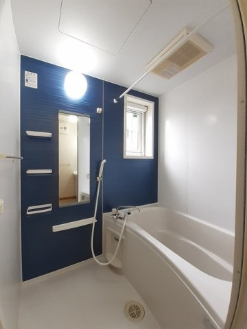 ピーノ・レジーナⅡの浴室|きれいなお風呂です