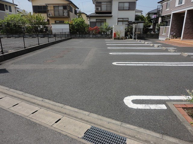 フルール　メゾン　Ｂの駐車場|駐車場完備です