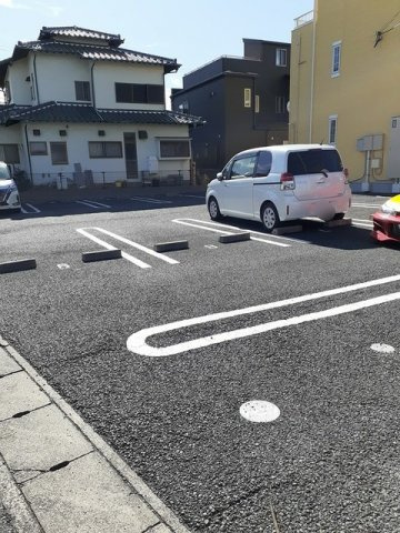 パルムドールの駐車場|車をお持ちの方に嬉しい駐車場付きの物件です
