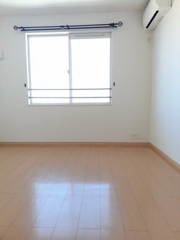 パルムドールの内装|明るい室内です