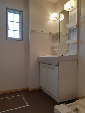 パルムドールの洗面所|明るい洗面所です