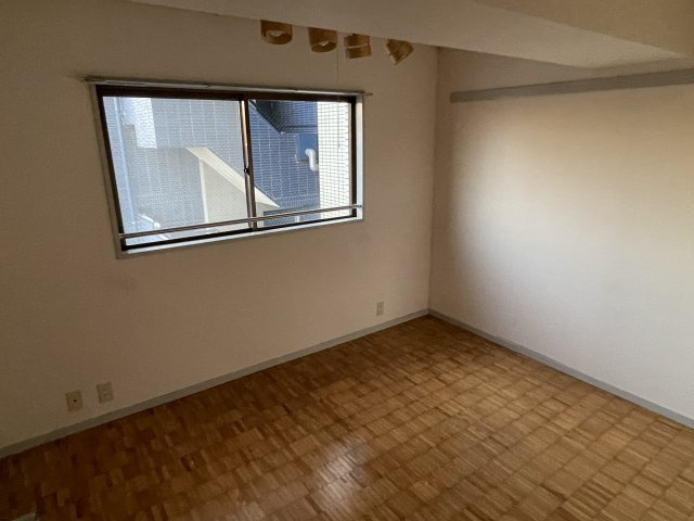 ファミールYKの居間・リビング|※別号室参考写真です