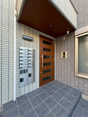 【エントランス】 | TRICERA Court