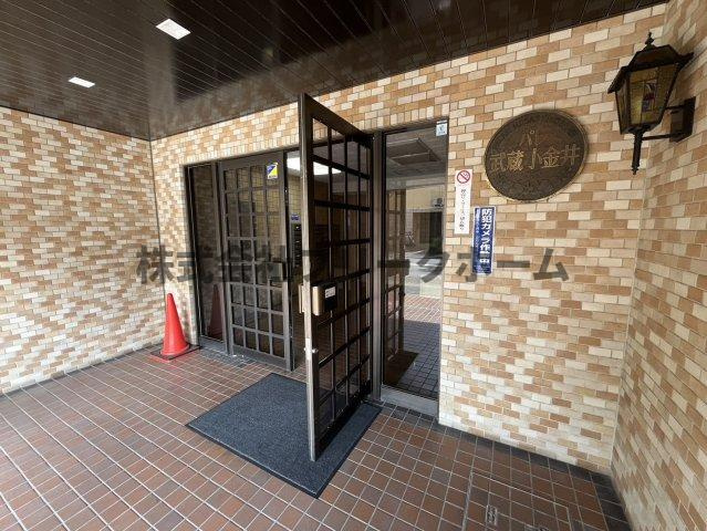 小金井市貫井北町１丁目の賃貸マンションのエントランス