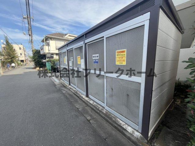 小金井市貫井北町１丁目の賃貸マンションの駐車場