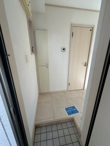 ランドヒルズウエストB棟の玄関