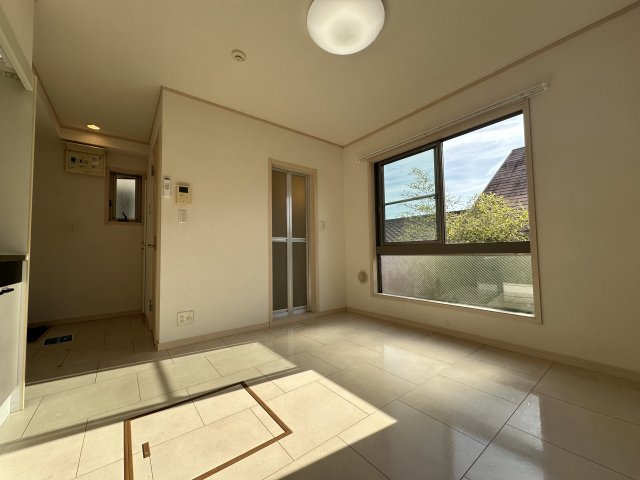 ランドヒルズウエストB棟の居間・リビング