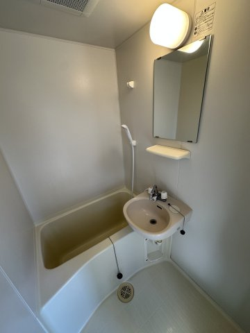 ランドヒルズウエストB棟の浴室