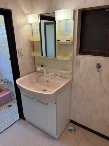 南向きオール電化住宅◆リフォーム＆リノベーション用に最適◆下京区梅小路本町の洗面所|独立洗面台