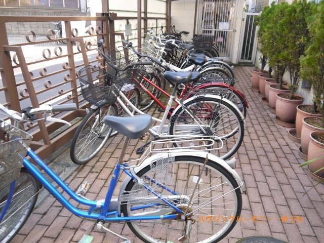 【その他共用部分】 | 目白ローヤルコーポ | 敷地内に居住者専用の駐輪スペースがあります！