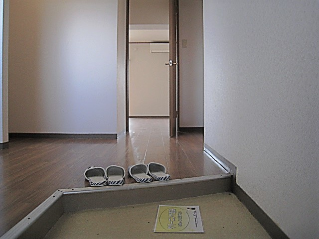 ヤカタハイツの玄関|シンプルで使いやすい玄関です