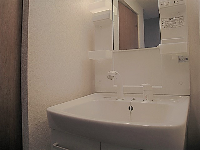 ヤカタハイツの独立洗面台|独立洗面台あり、毎朝おしゃれに忙しい女性の方におすすめです