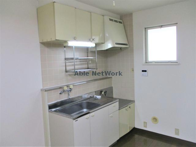 アルディアヌーボのキッチン|窓が有明るいです♪