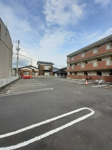 トラッド美里Ａの駐車場